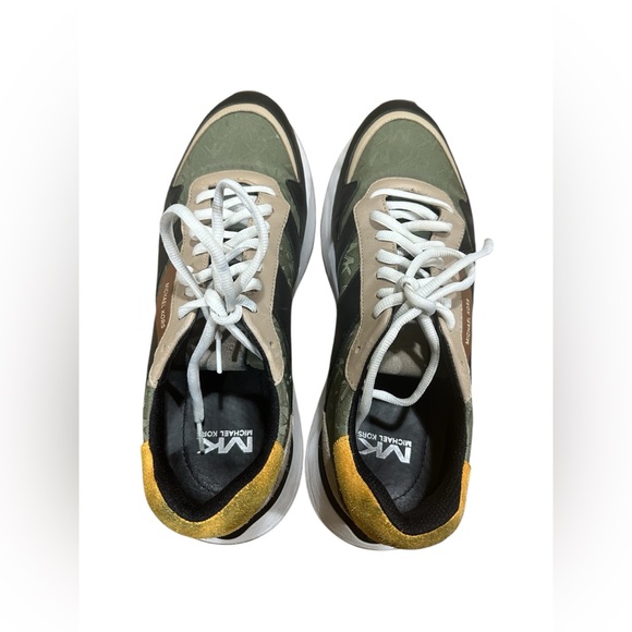 Michael Kors MILES COLOR-BLOCK SIGNATURE LOGO AND MESH TRAINER - Picture 6 of 10